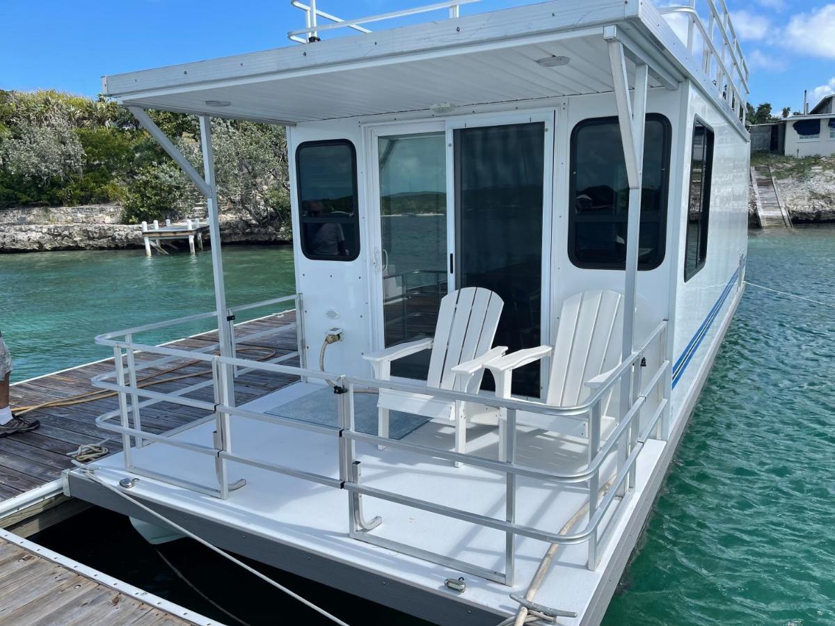 Houseboat Dockside