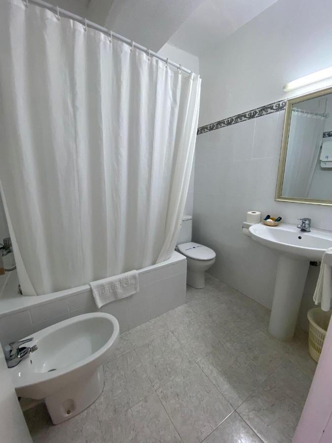 Twin Room Private Bathroom