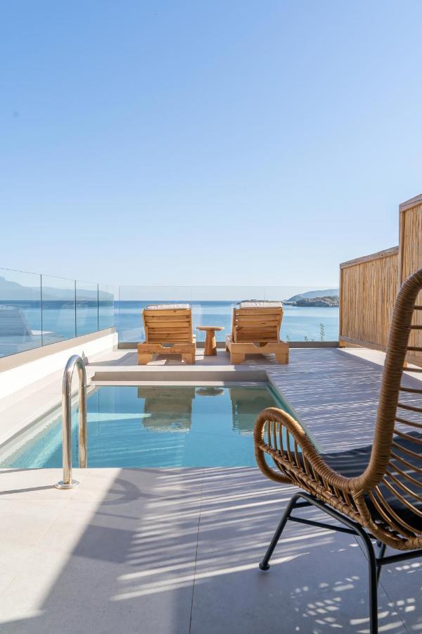 One-Bedroom Suite Sea Front with Private Pool