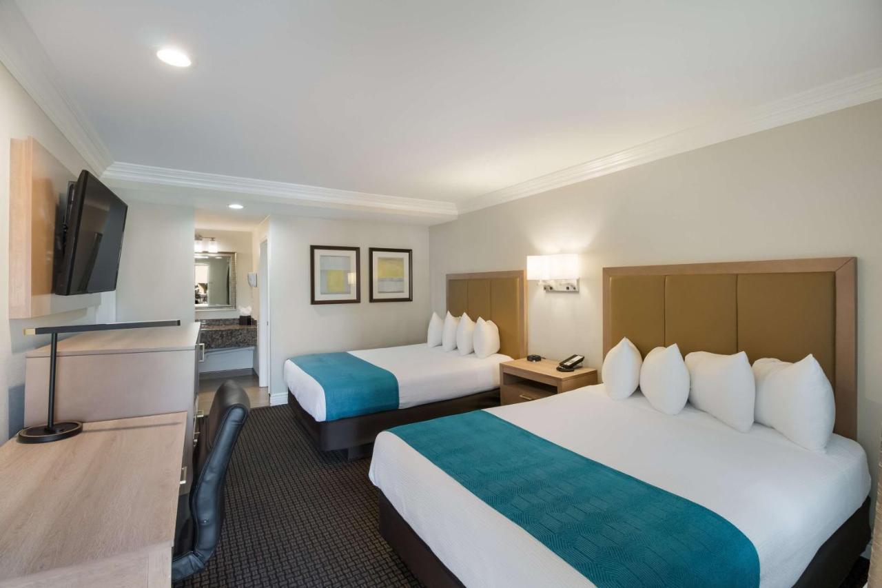 Two-Room Queen Suite Two Queen Beds Sofa Bed Non-Smoking