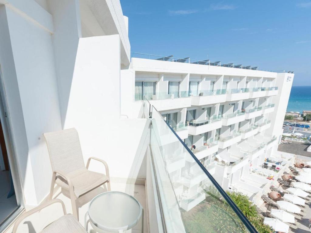 Double or Twin Room Partial Sea View