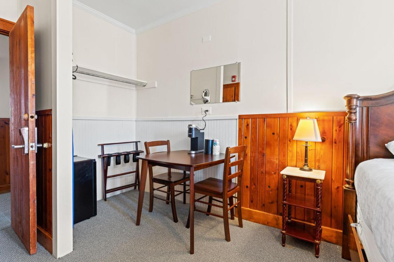 Standard Queen Room