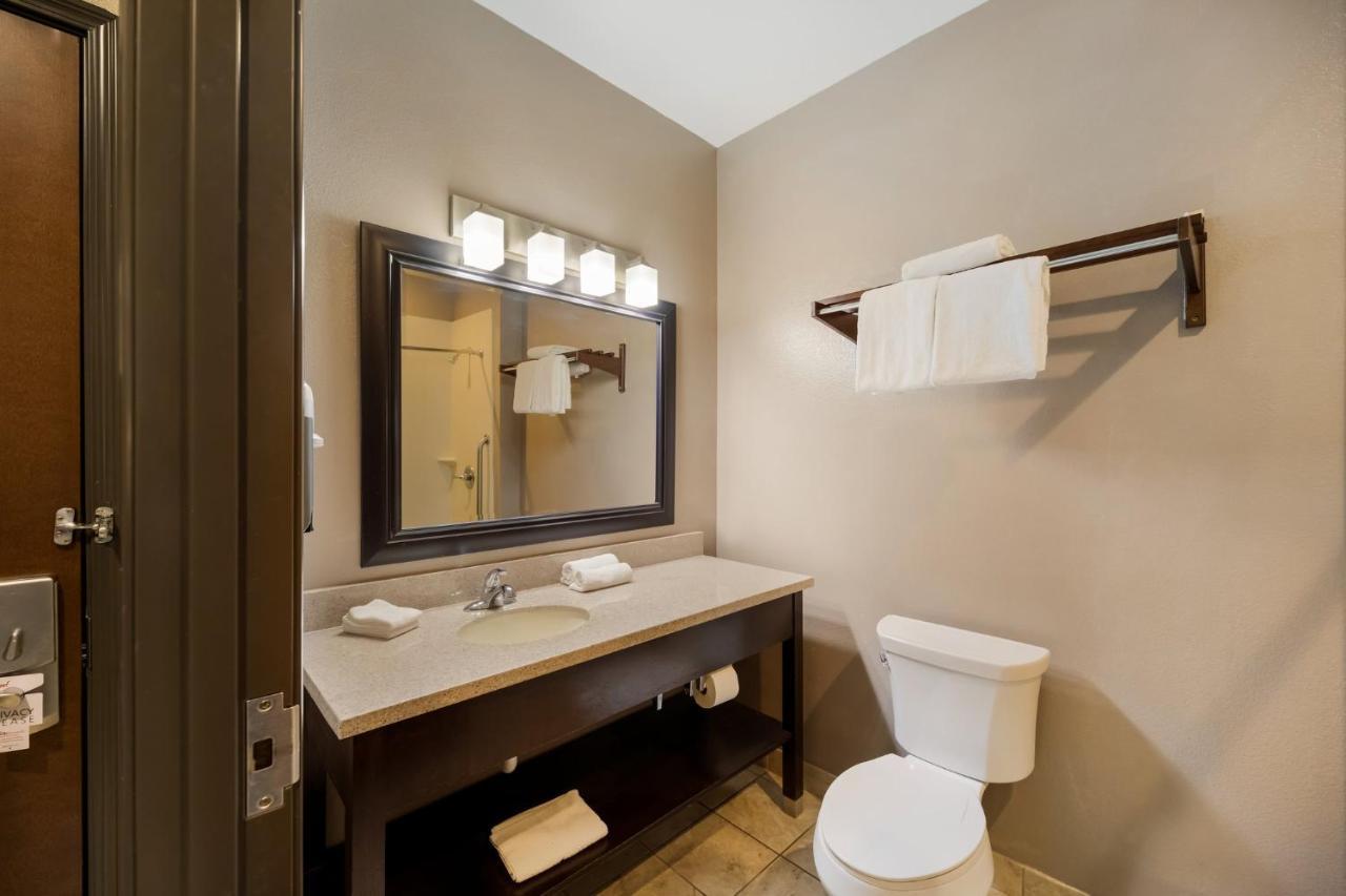 Superior Room Two Queen Beds Kitchen Smoke