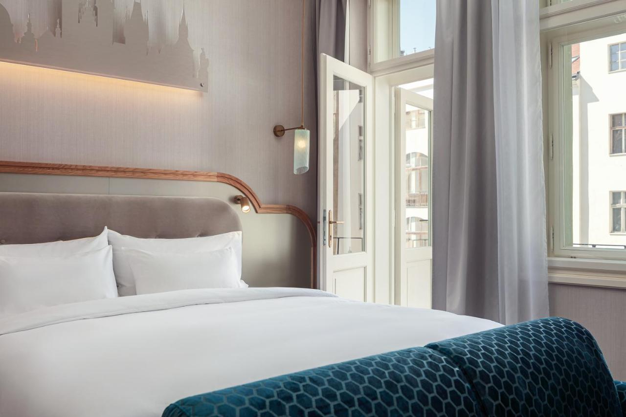 Deluxe Zimmer mit Kingsize-Bett, Schlafsofa und Balkon