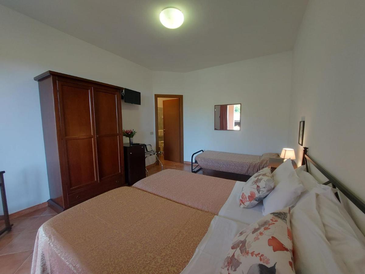 Camera Matrimoniale/Doppia con Letti Singoli con Letto Supplementare