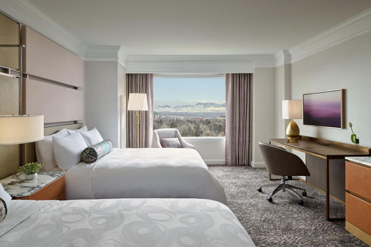 Queen Room Two Queen Beds Mountain View