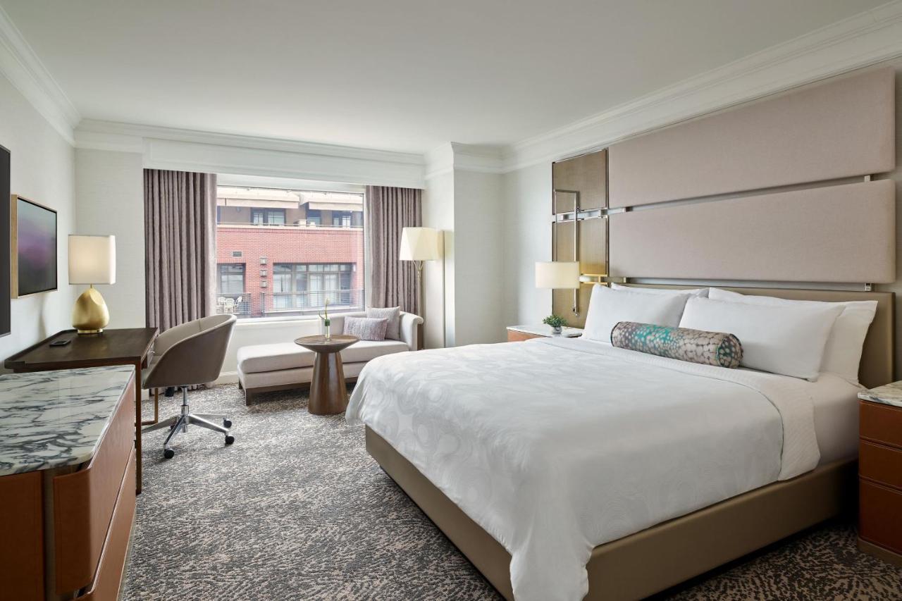 Deluxe King Room Courtyard View