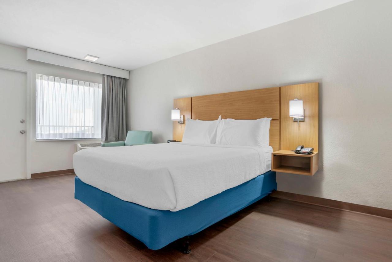 Queen Room - Non-Smoking,1421572299:JPEG