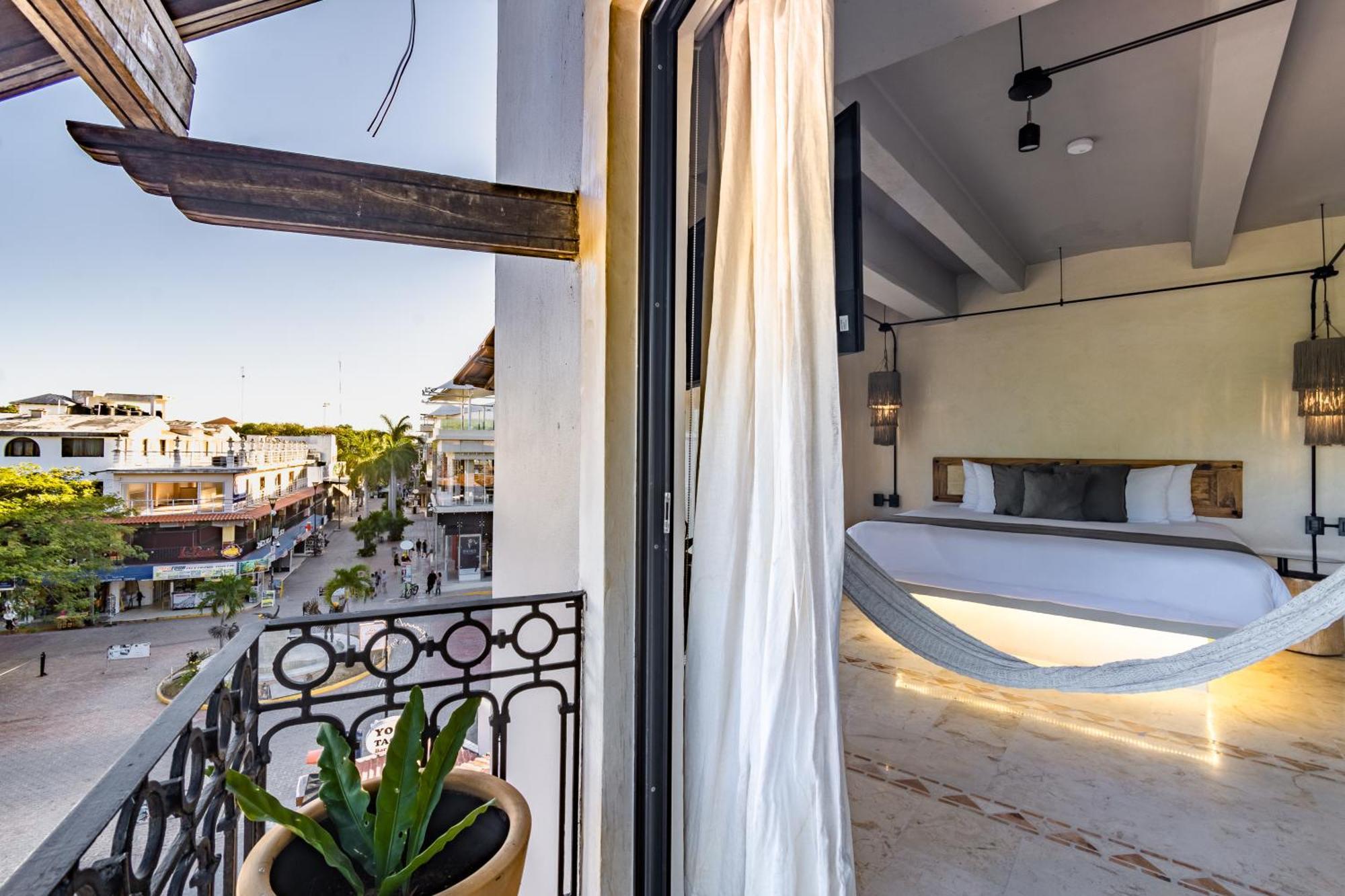 Master Suite Jacuzzi Balcony City Views