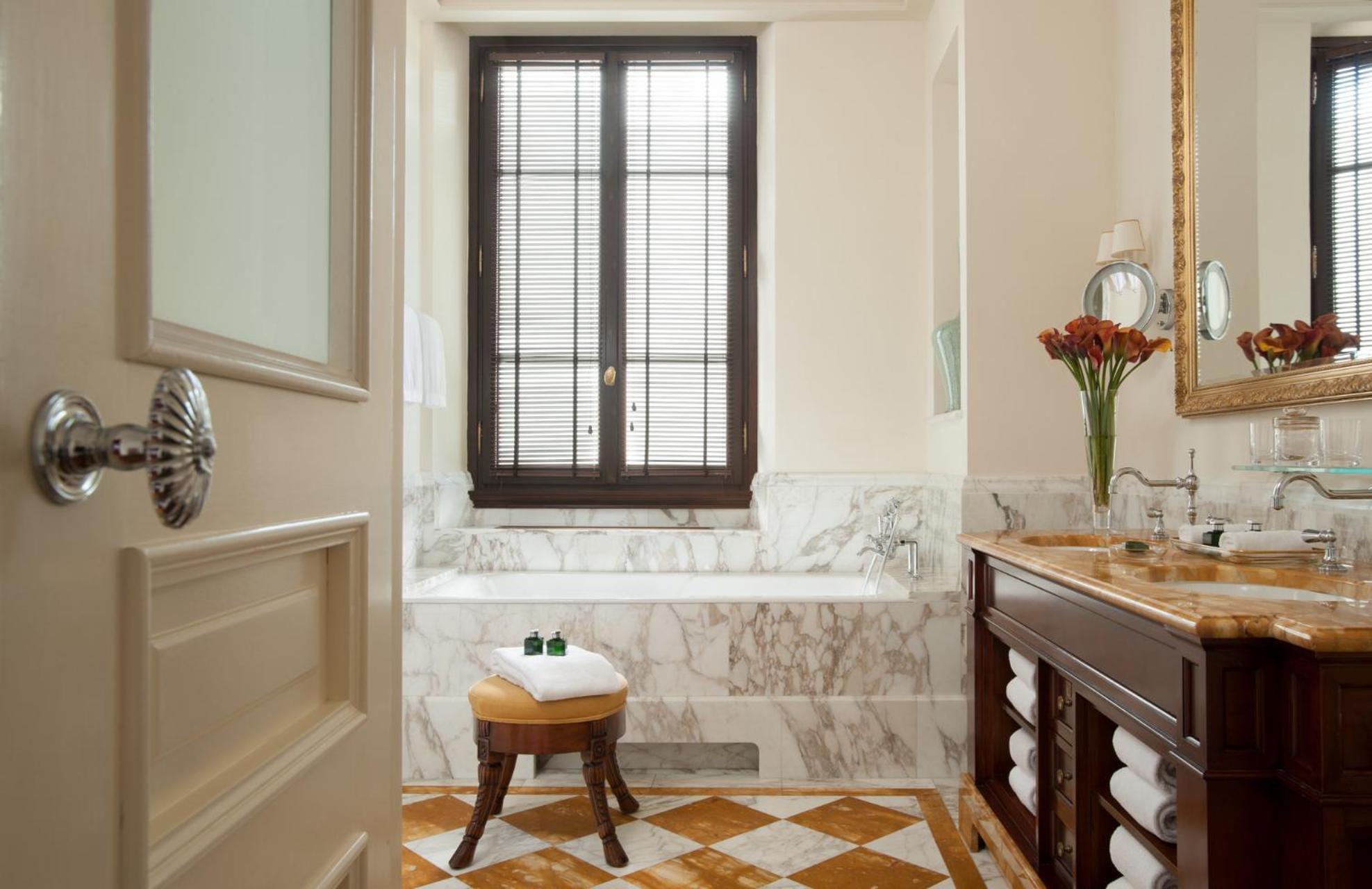 Premier King Room,1437546241:JPEG