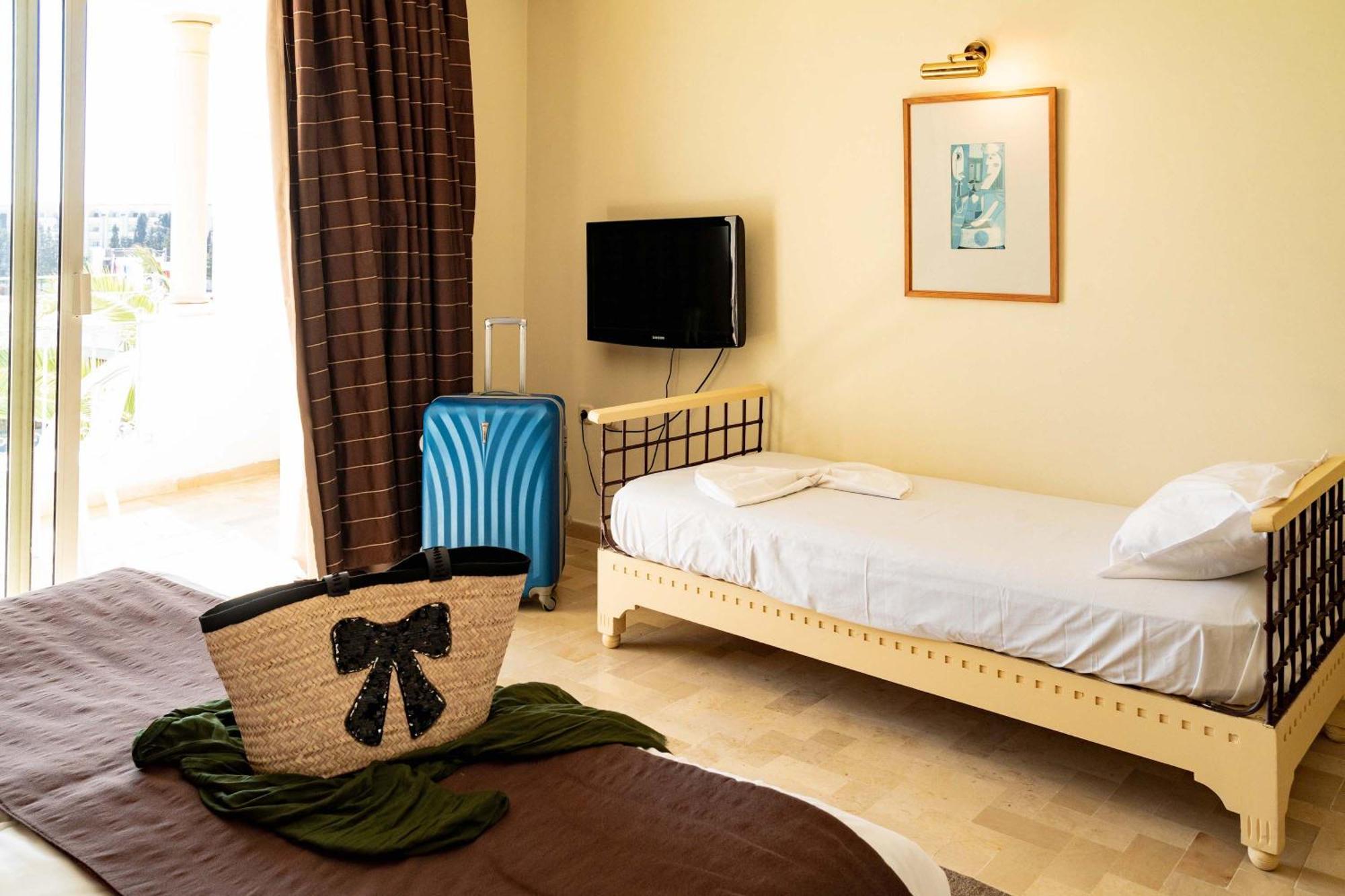 Triple Room,1438240651:JPEG