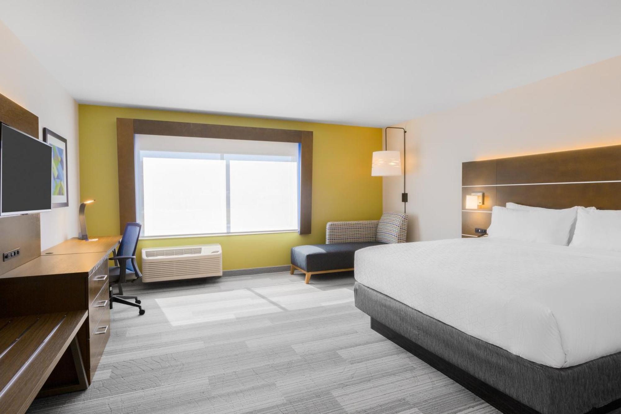 Standard King Room - Communications Accessible