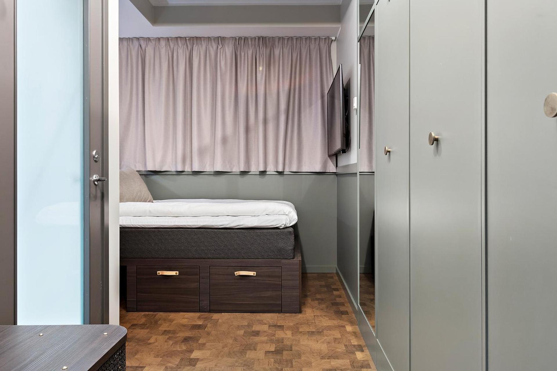 Economy Queen Room No Window Non-Smoking