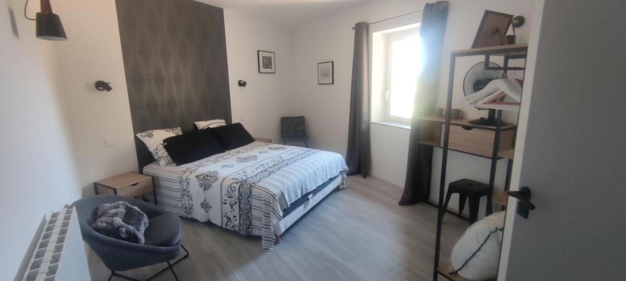 Kamer met Queensize Bed en Uitzicht op de Tuin
