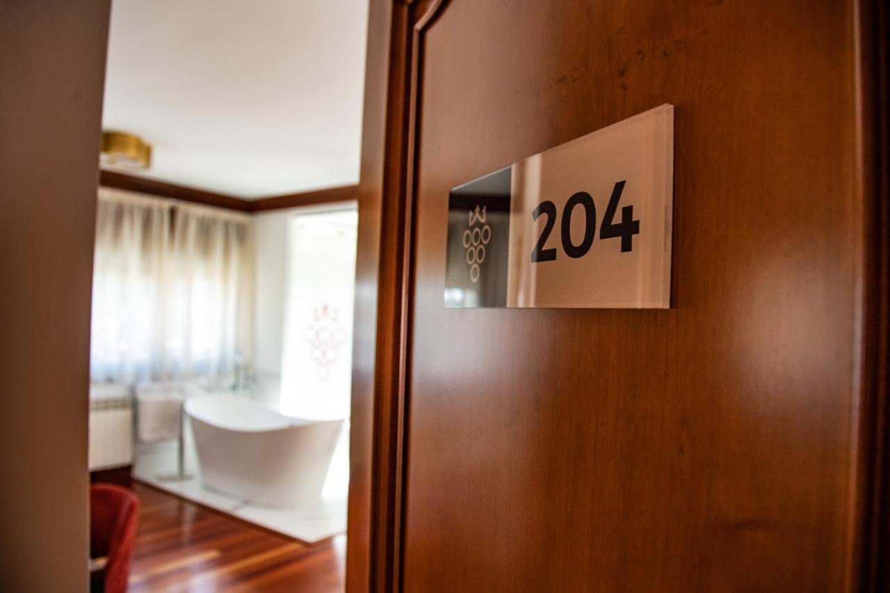Deluxe Suite Spa Bath