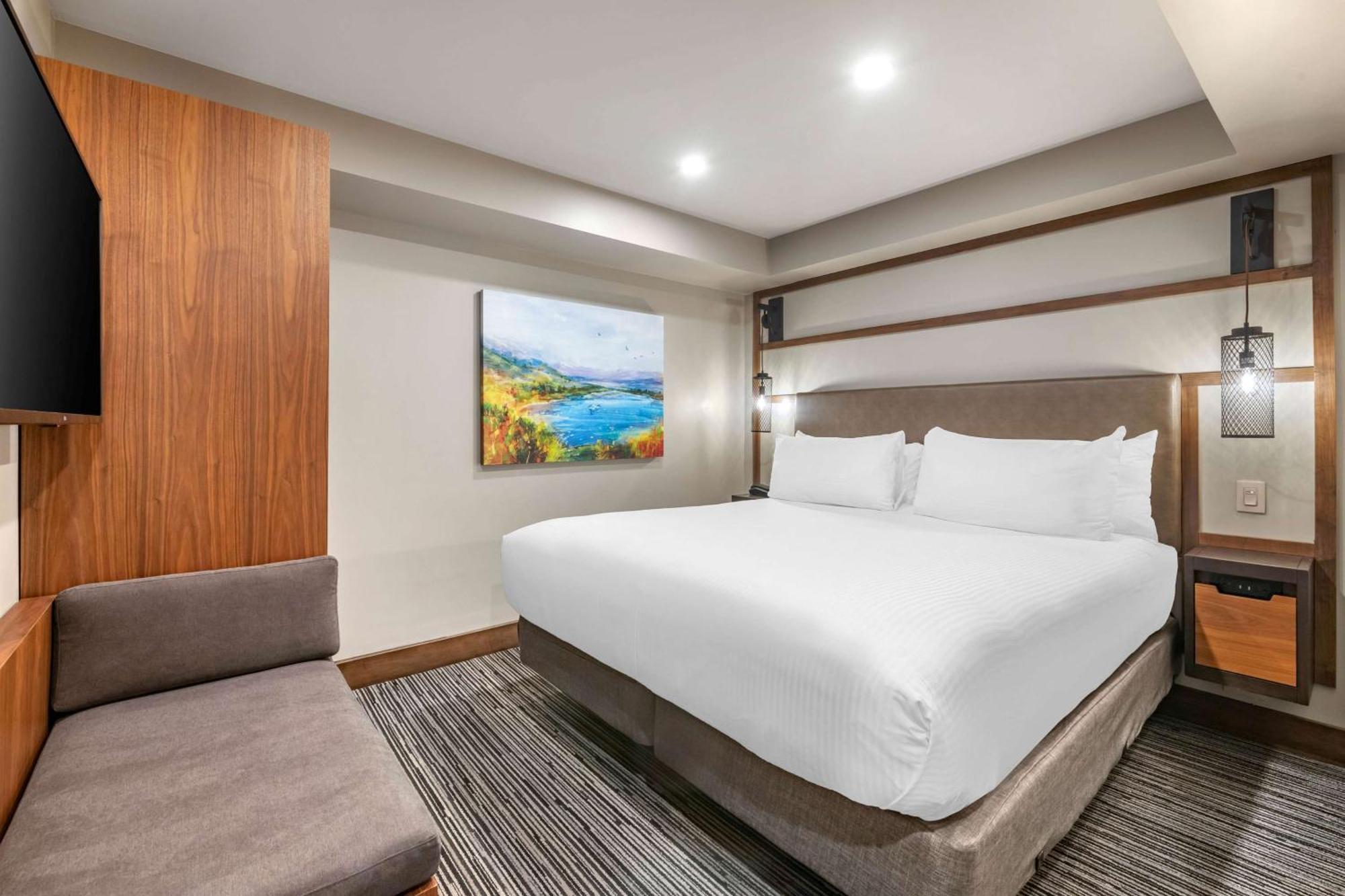 1 Bedroom 2 Kings With Sofabed,1515728815:JPEG