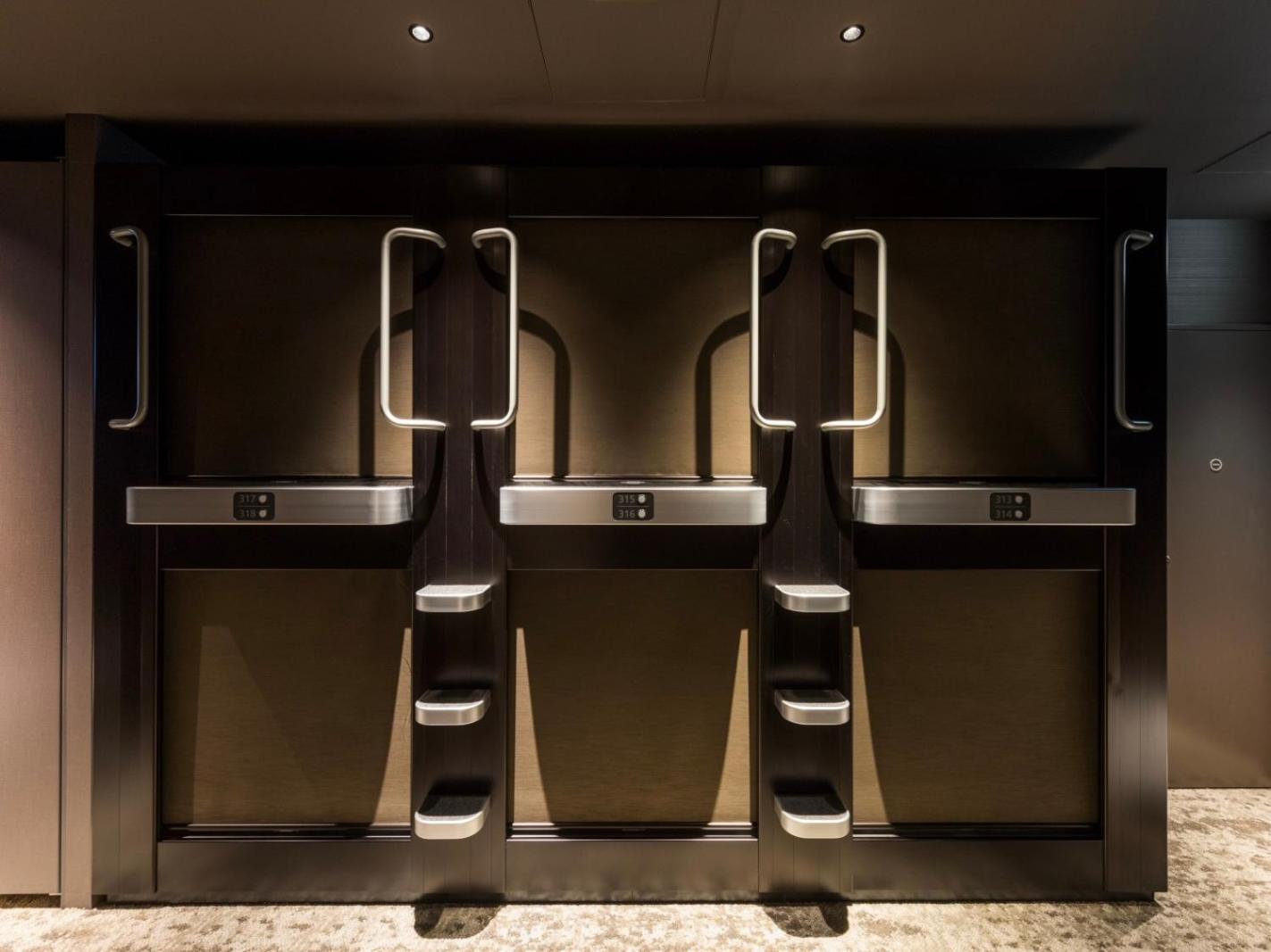 Standard Capsule Room Male