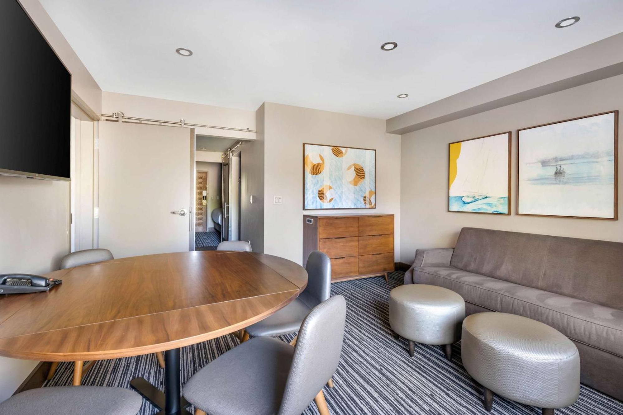 Two-Bedroom Suite with Sofa Bed and Kitchen,1515728827:JPEG