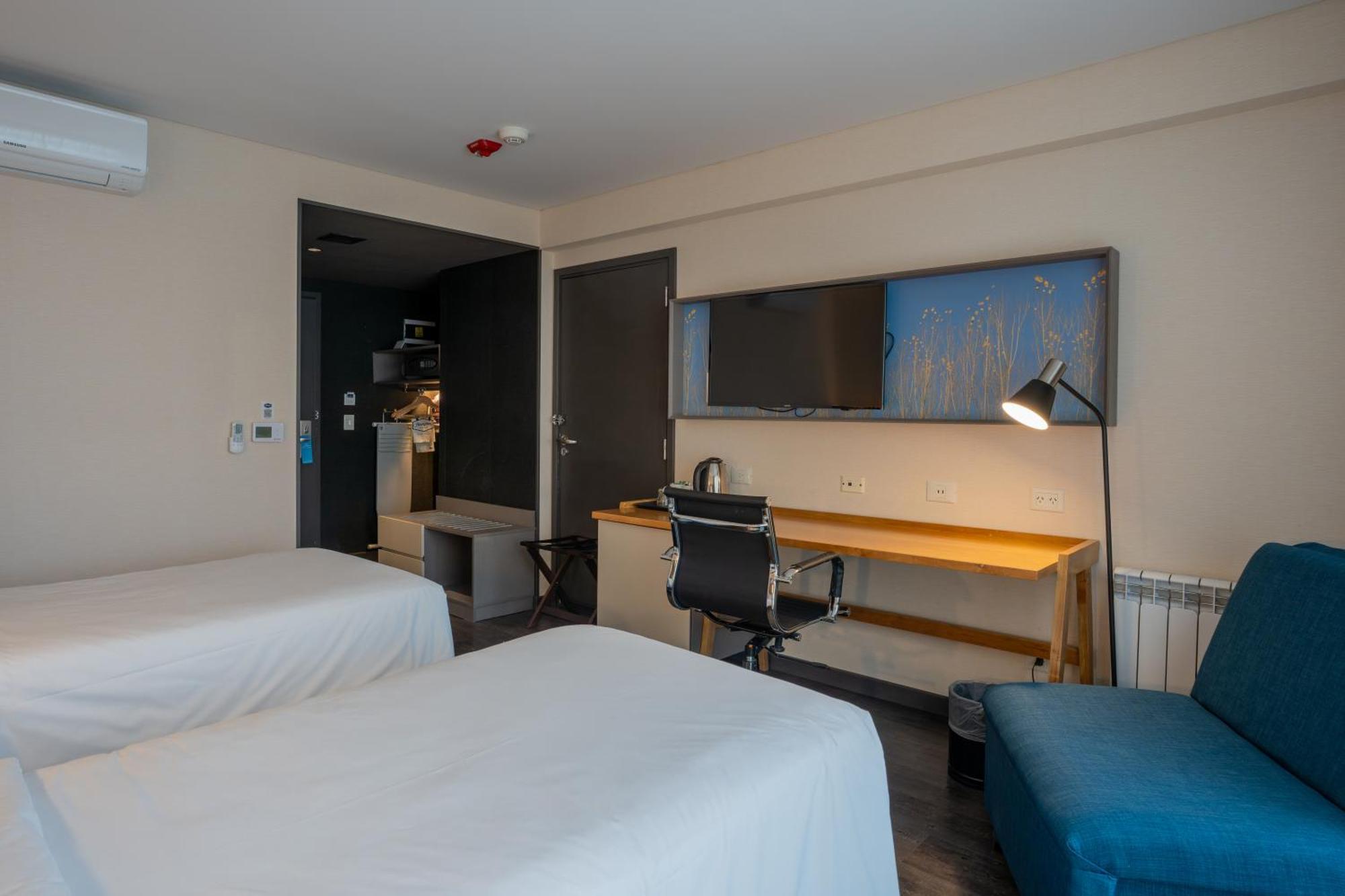 Standard Room Two Twin Beds Lake View