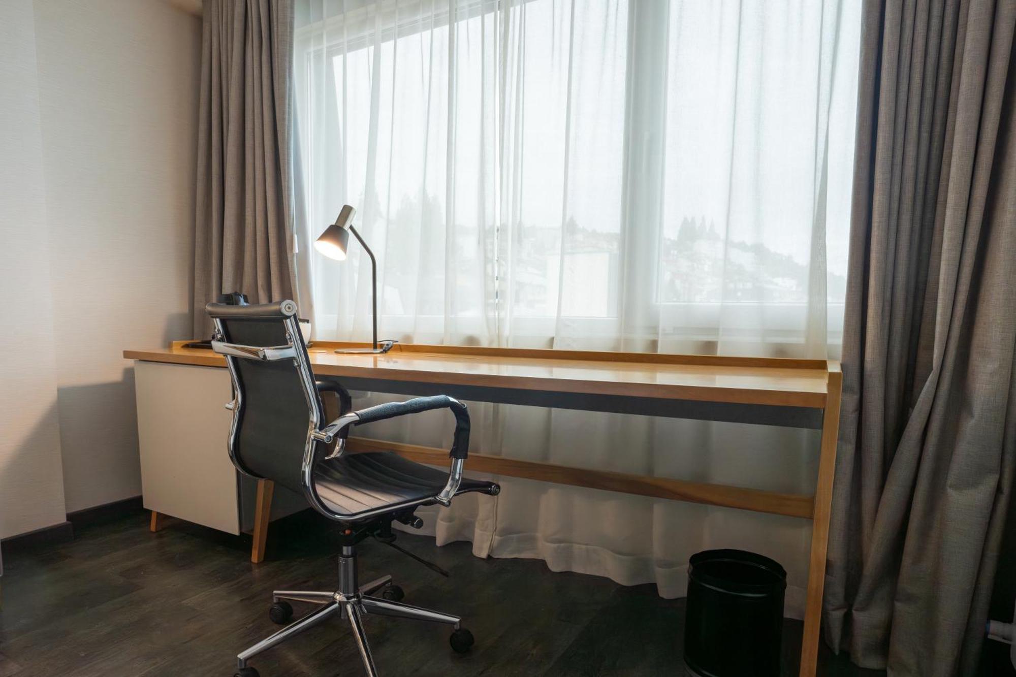 King Bed City View