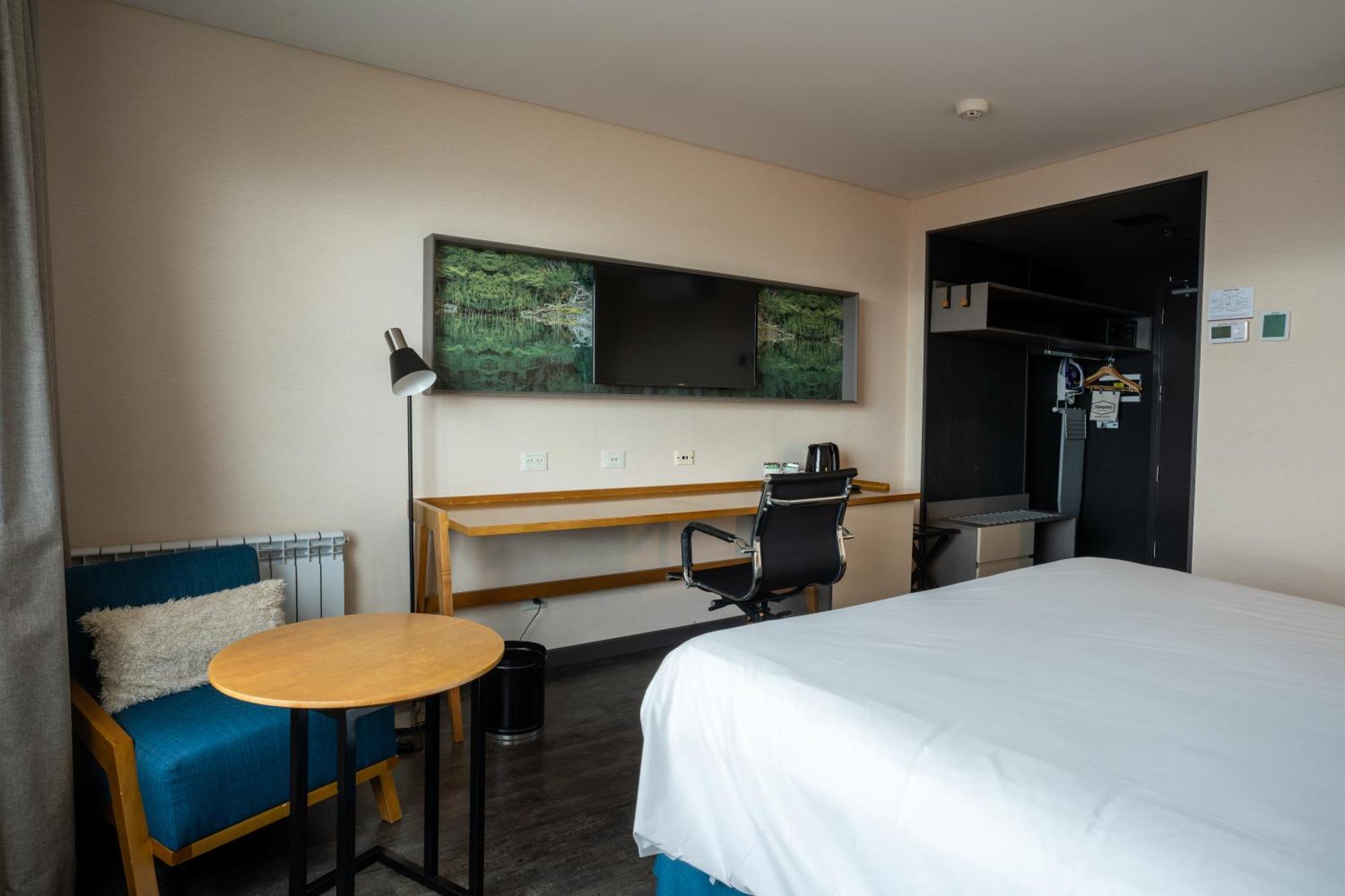 King Bed City View