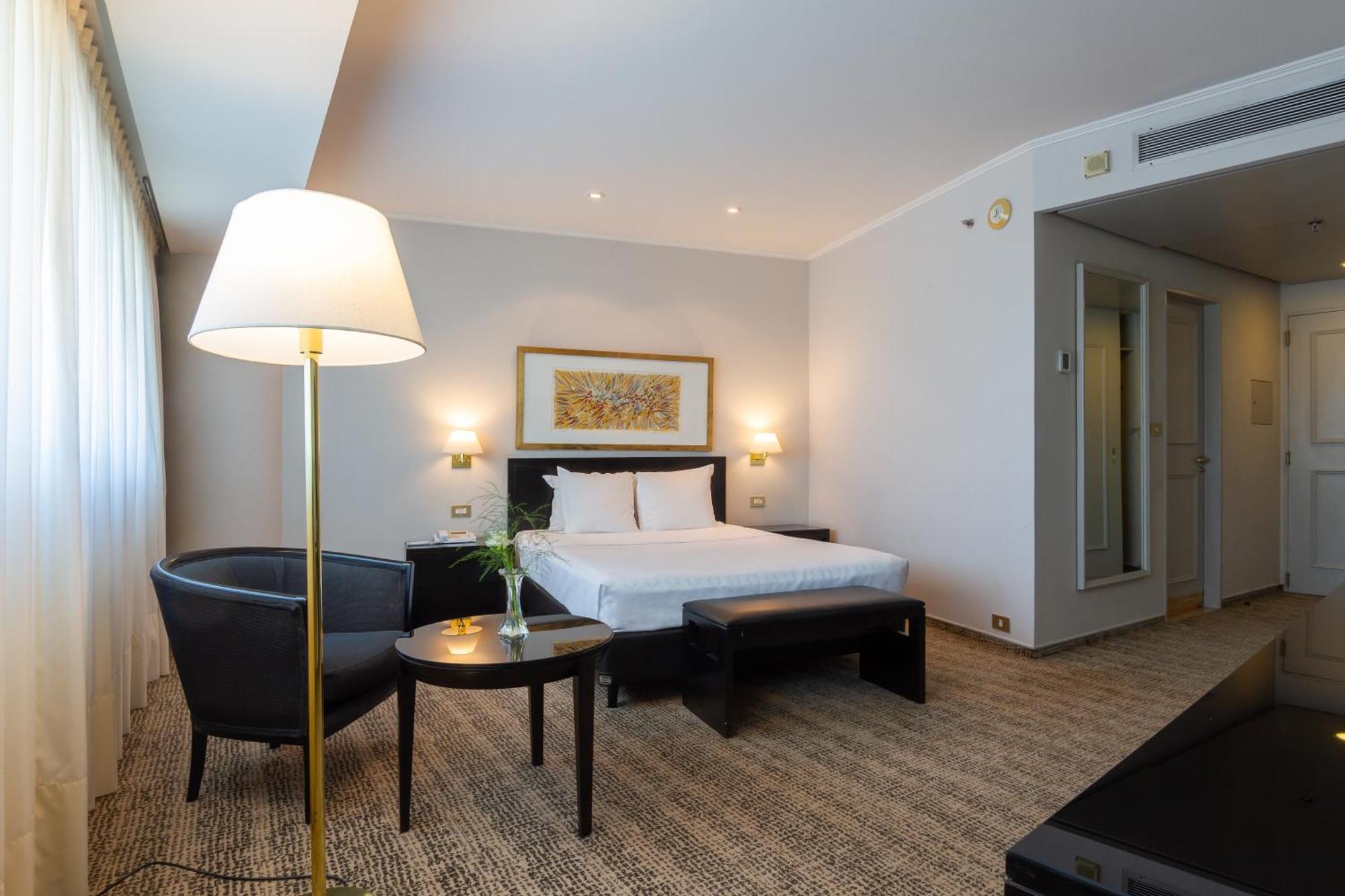 Classic Guest room 1 Queen City view