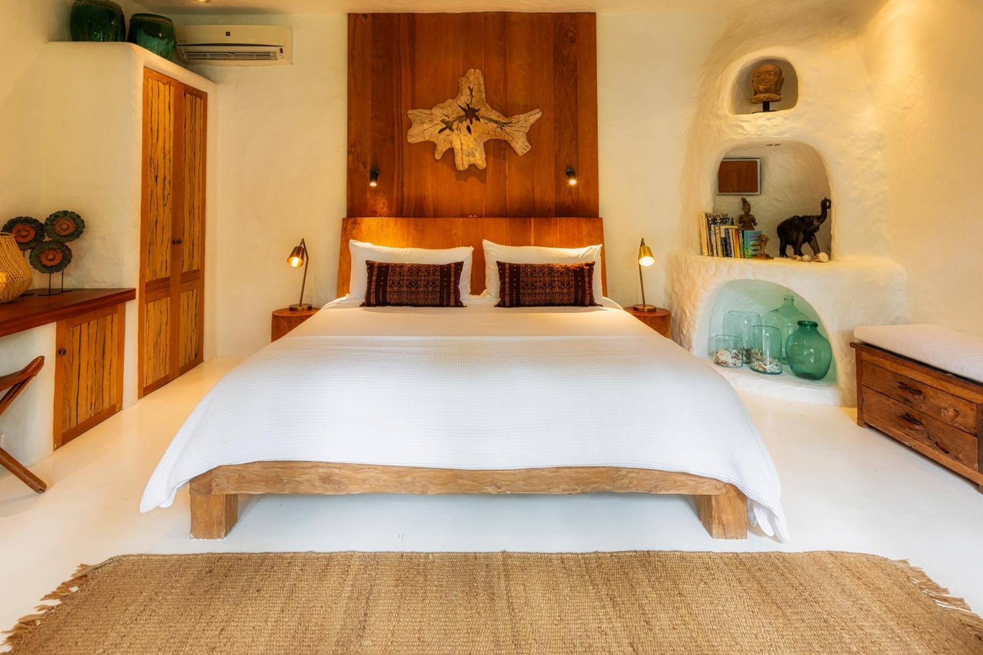 Deluxe King Skyview Down Bathtub