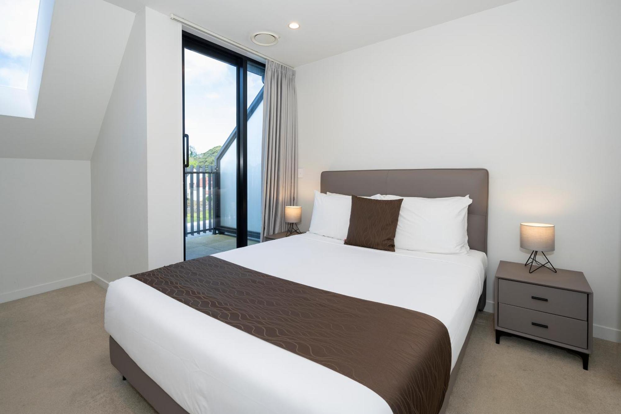 Deluxe One-Bedroom Suite Secured