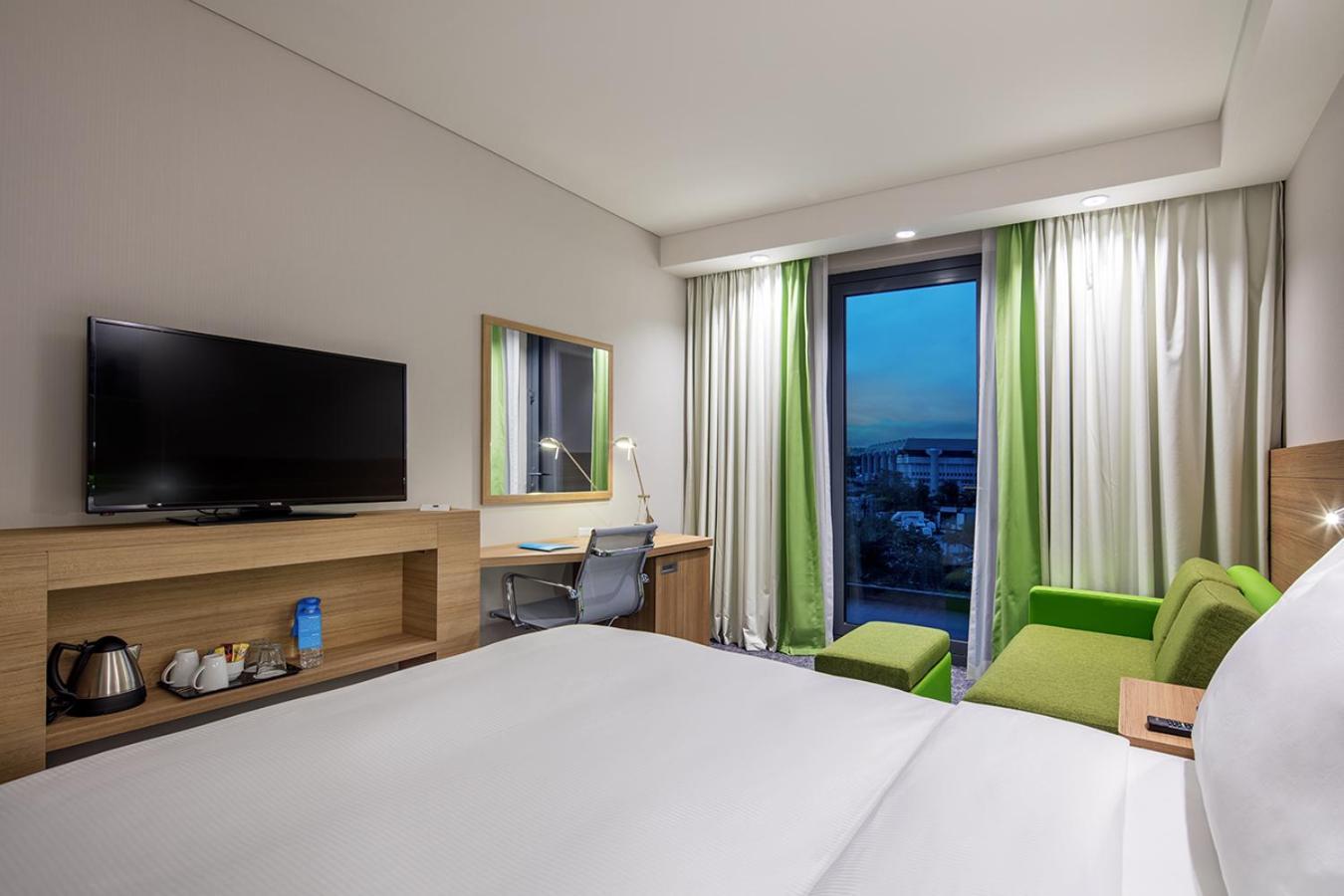 Zimmer mit Queensize-Bett und Schlafsofa
