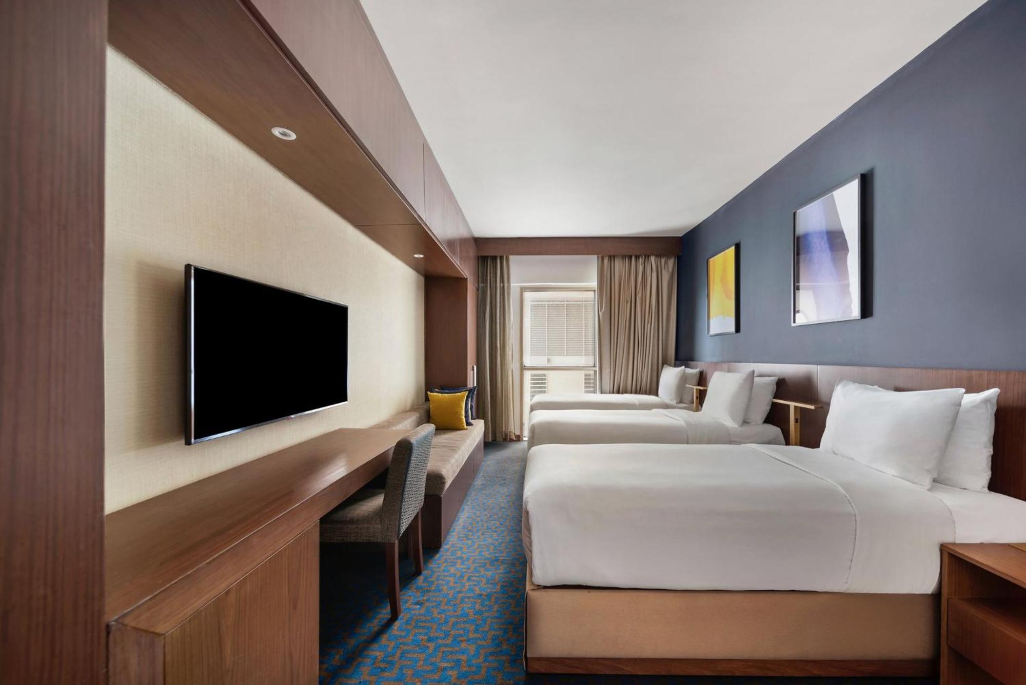 Deluxe Room Three Single Beds