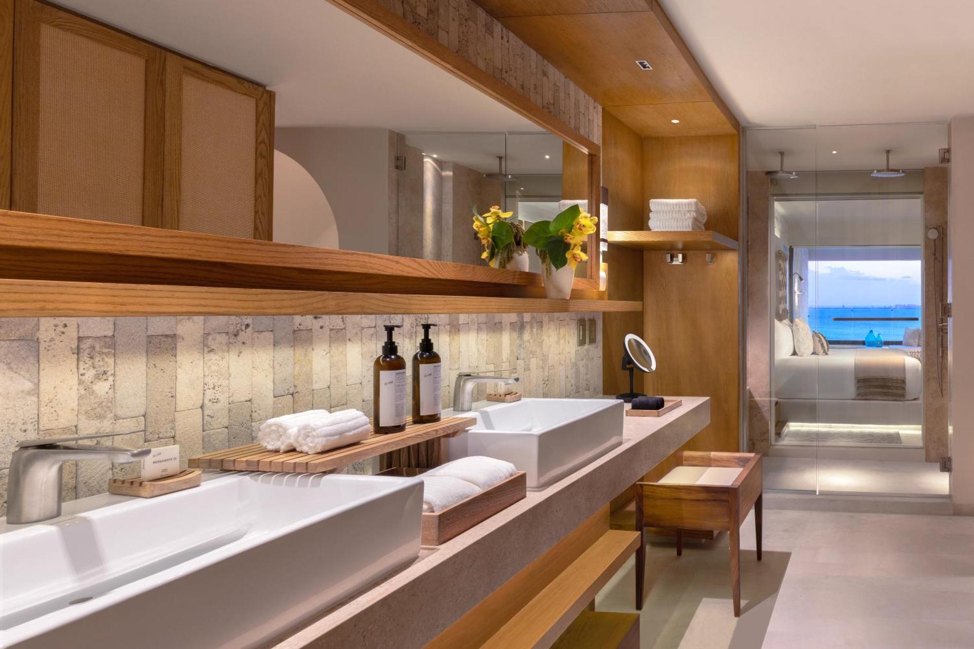 Suite Junior Signature con bañera de hidromasaje - Cama extragrande - Frente al mar