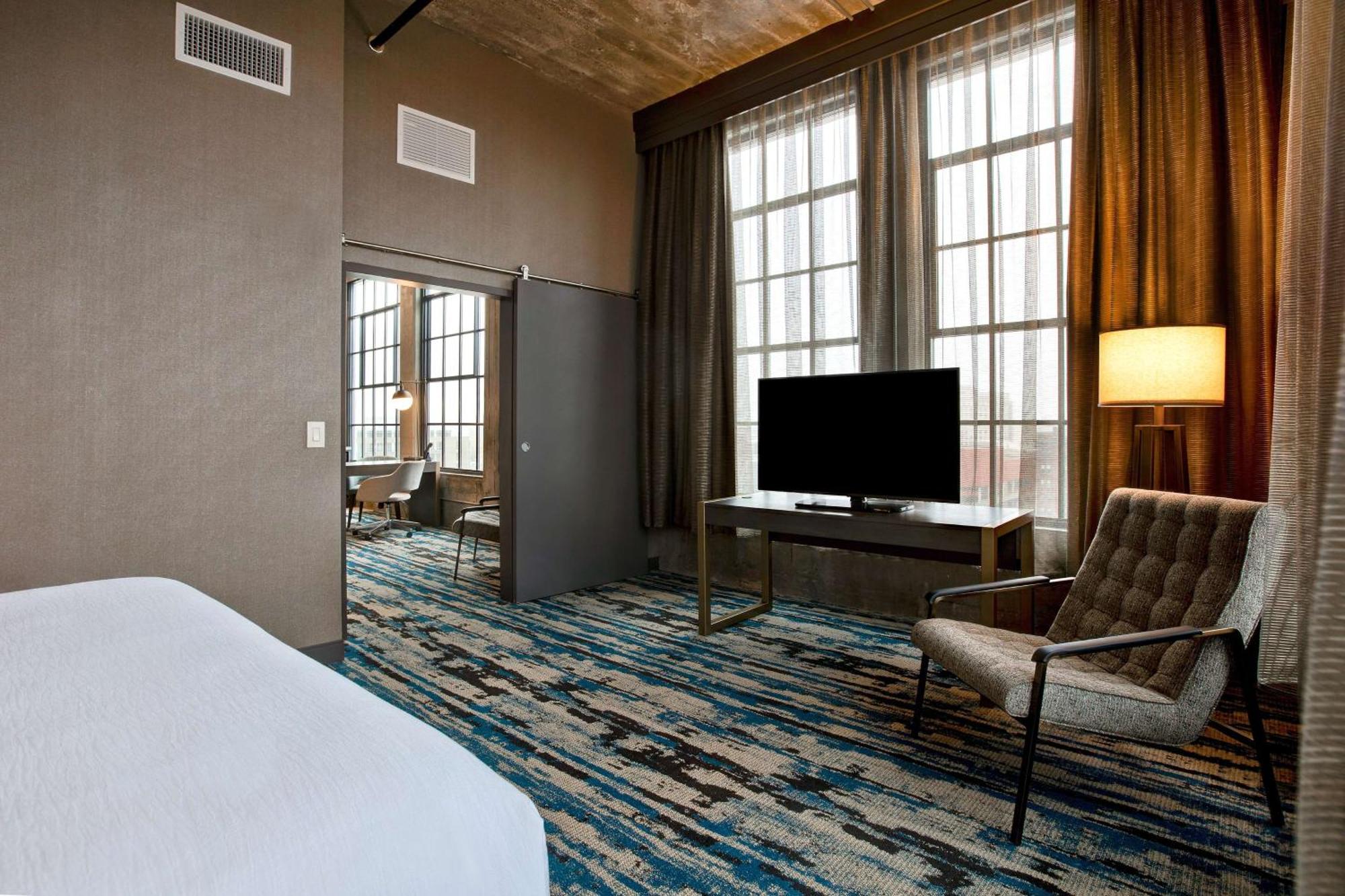 Corner King Suite with River View,1557104713:JPEG