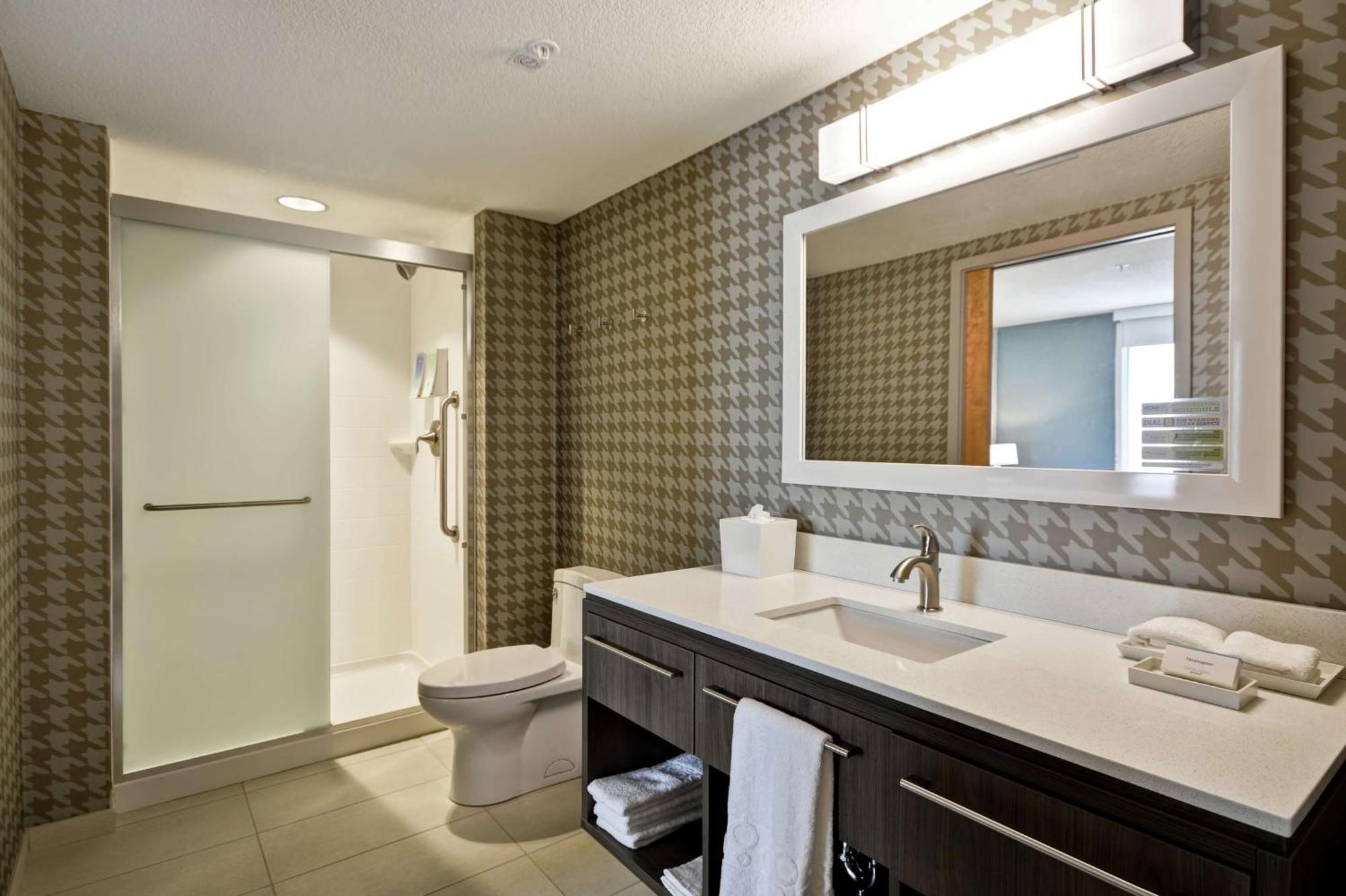 Studio Suite Two Queen Beds Hearing Access or Non-Smoking