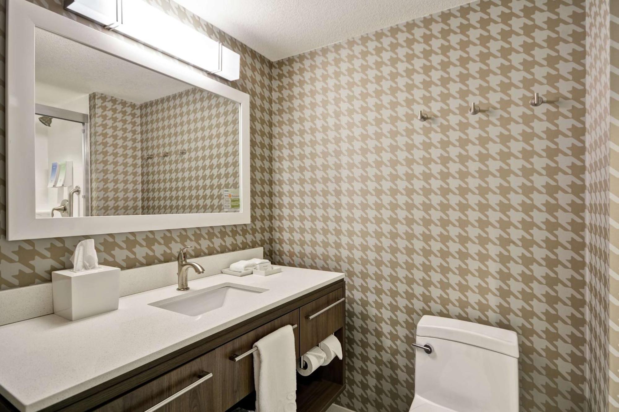 King Studio Suite Hearing Access or Non-Smoking