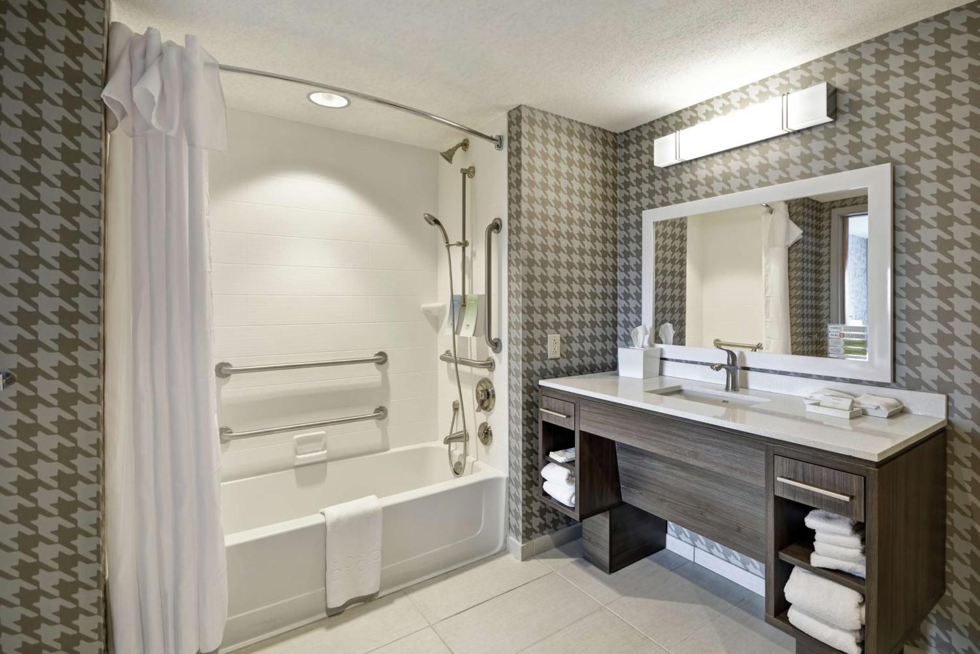 Queen Studio Two Queen Beds Mobility Access or Non-Smoking