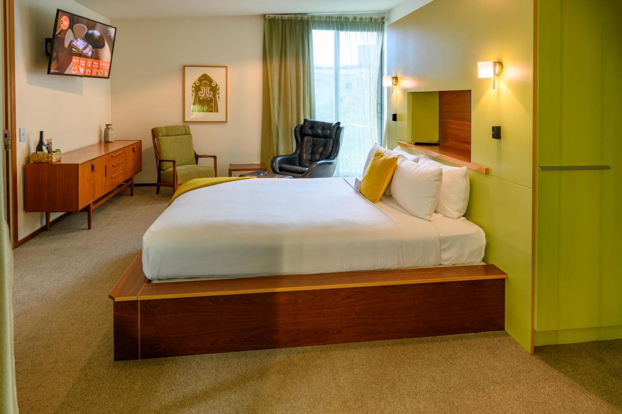 Deluxe King Room Bath
