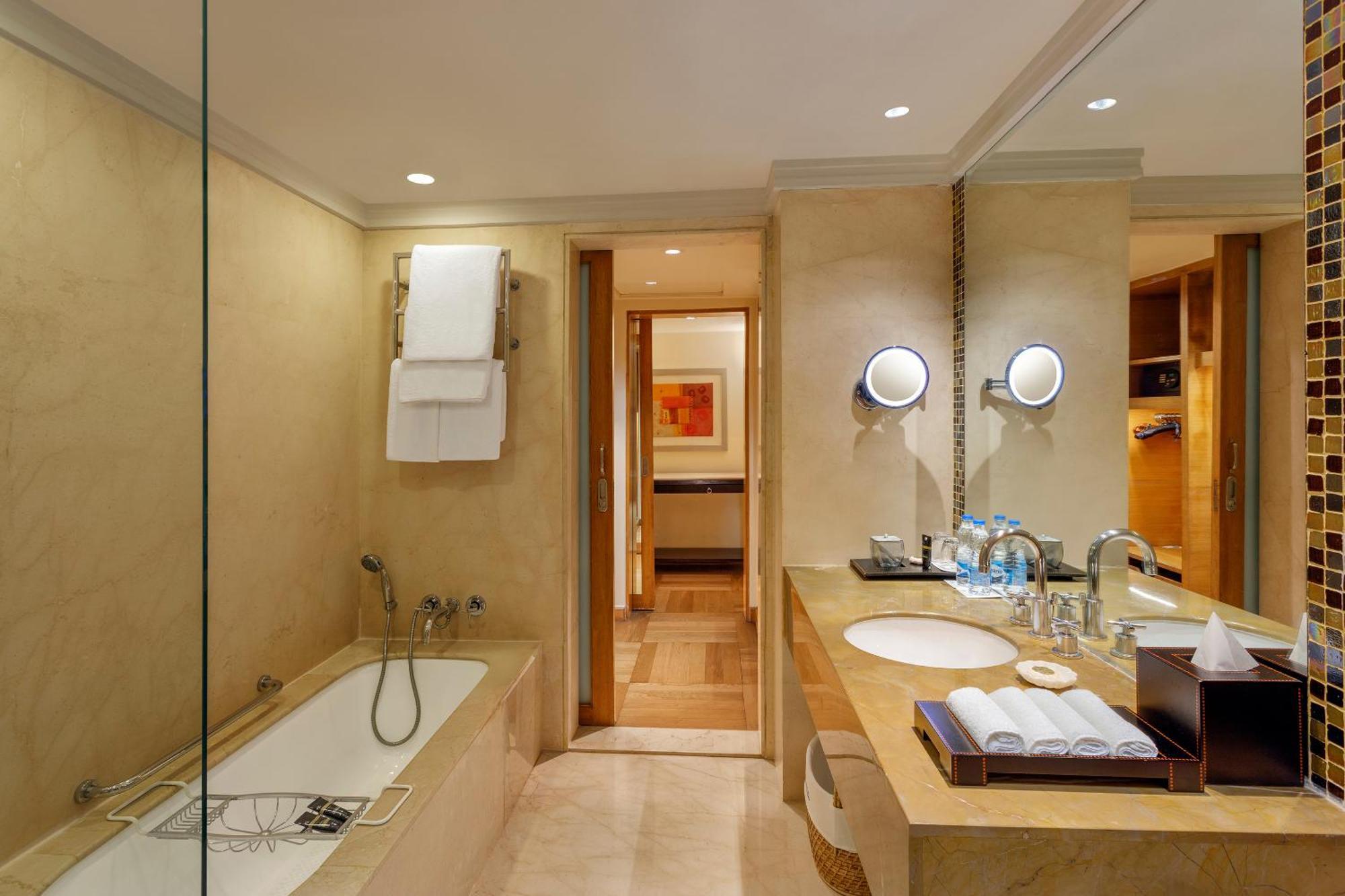 ITC One, Executive level, Larger Guest room with complimentary lounge access, 20% off on session of Spa ,20% Off on Laundry service,1 King