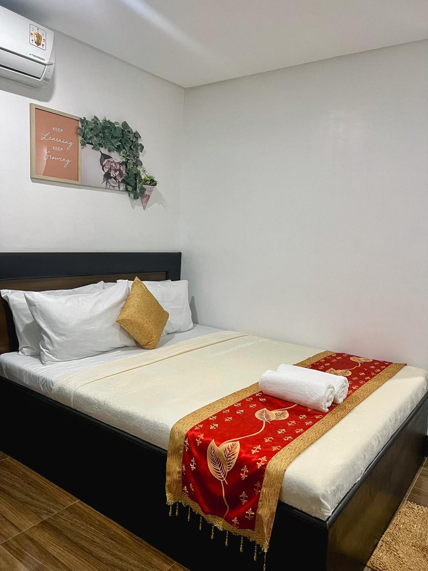 Standard Queen Room