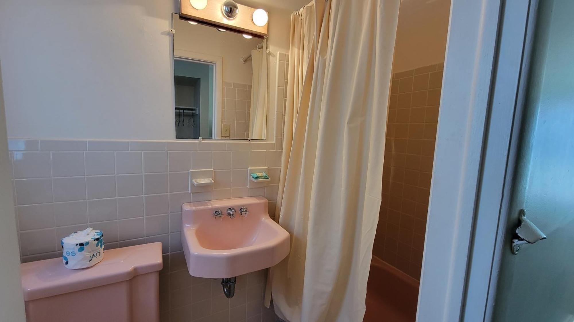 Standard Single Room,1559727598:JPEG