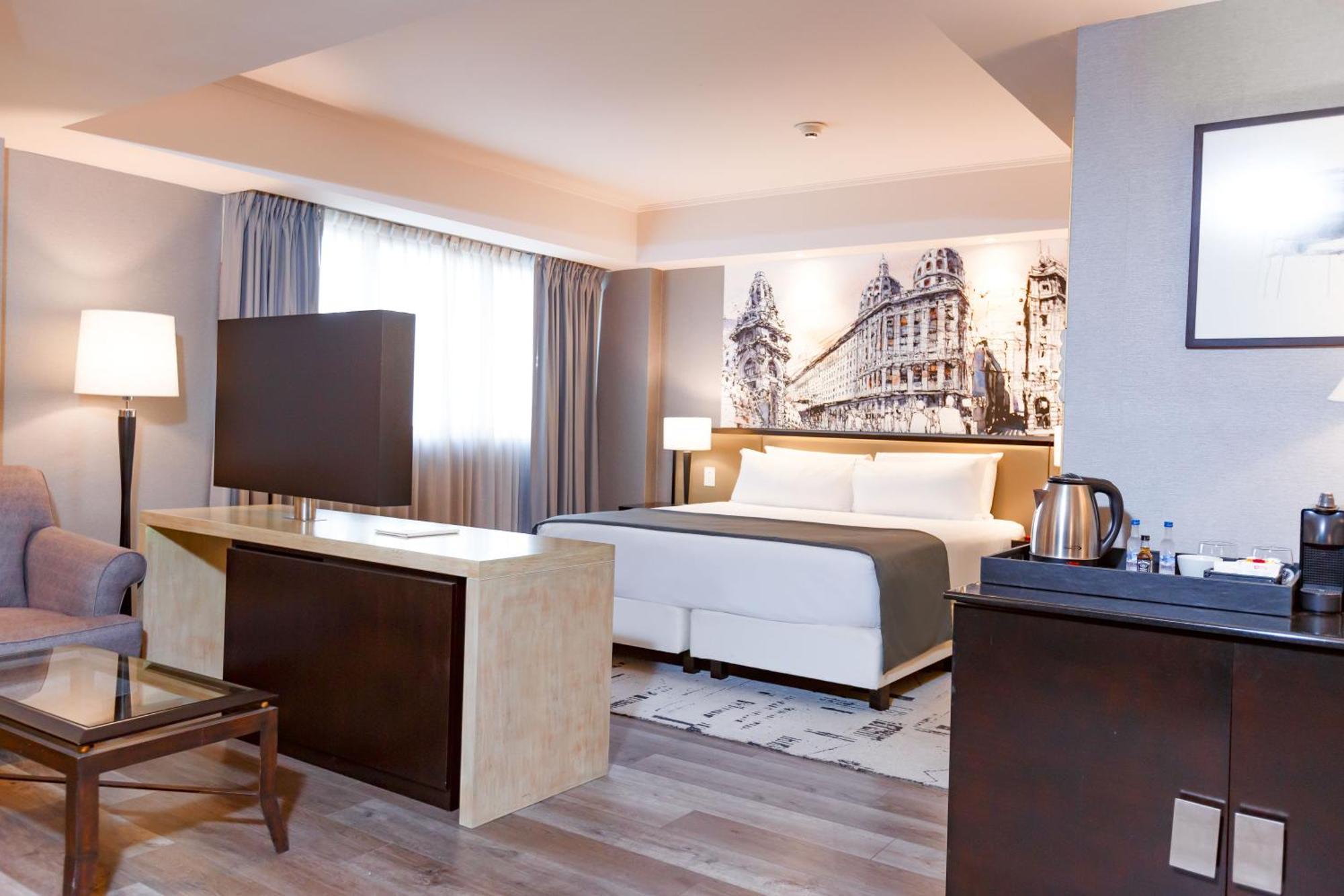 Junior King Suite with Seating Area