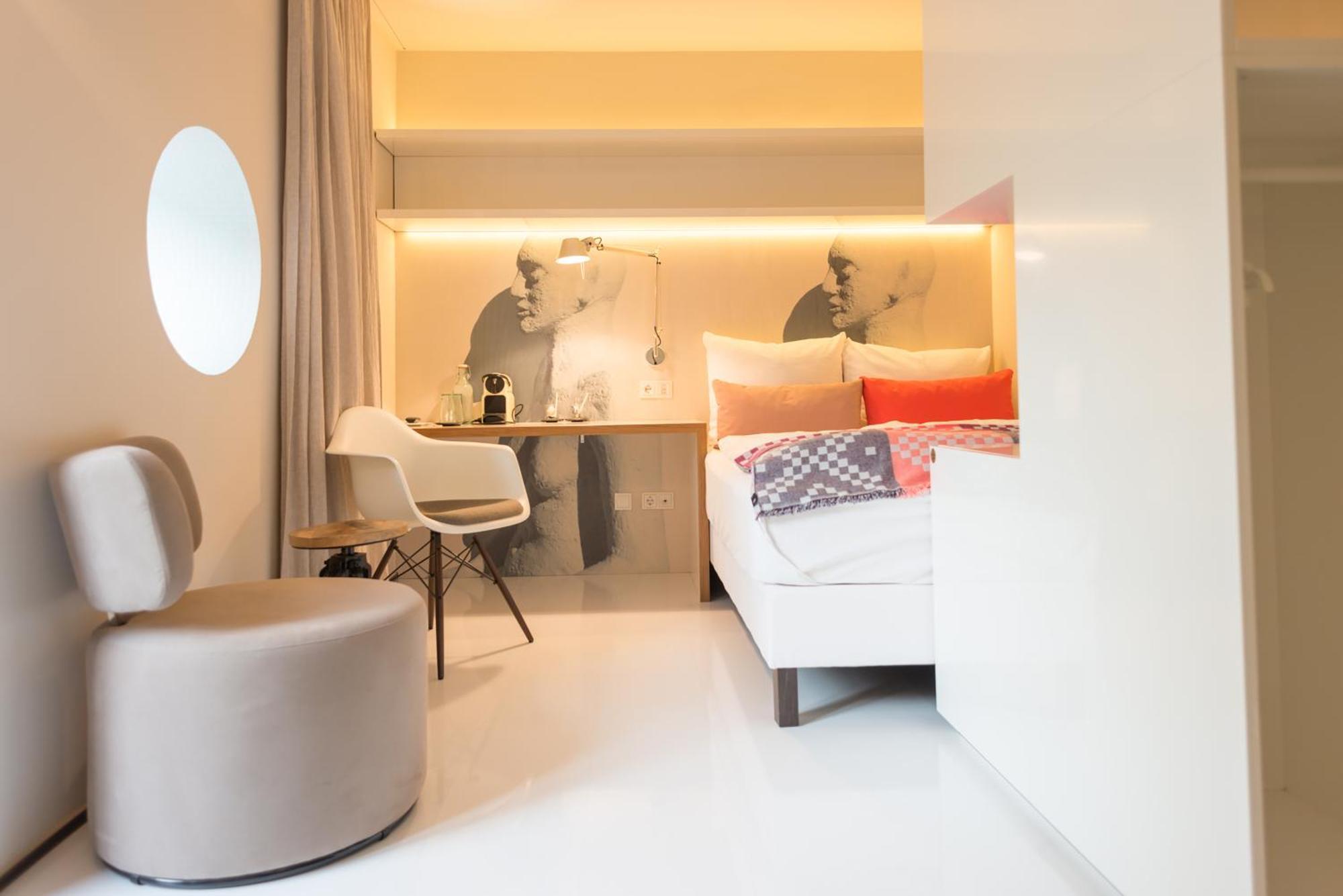 Single Mini Suite