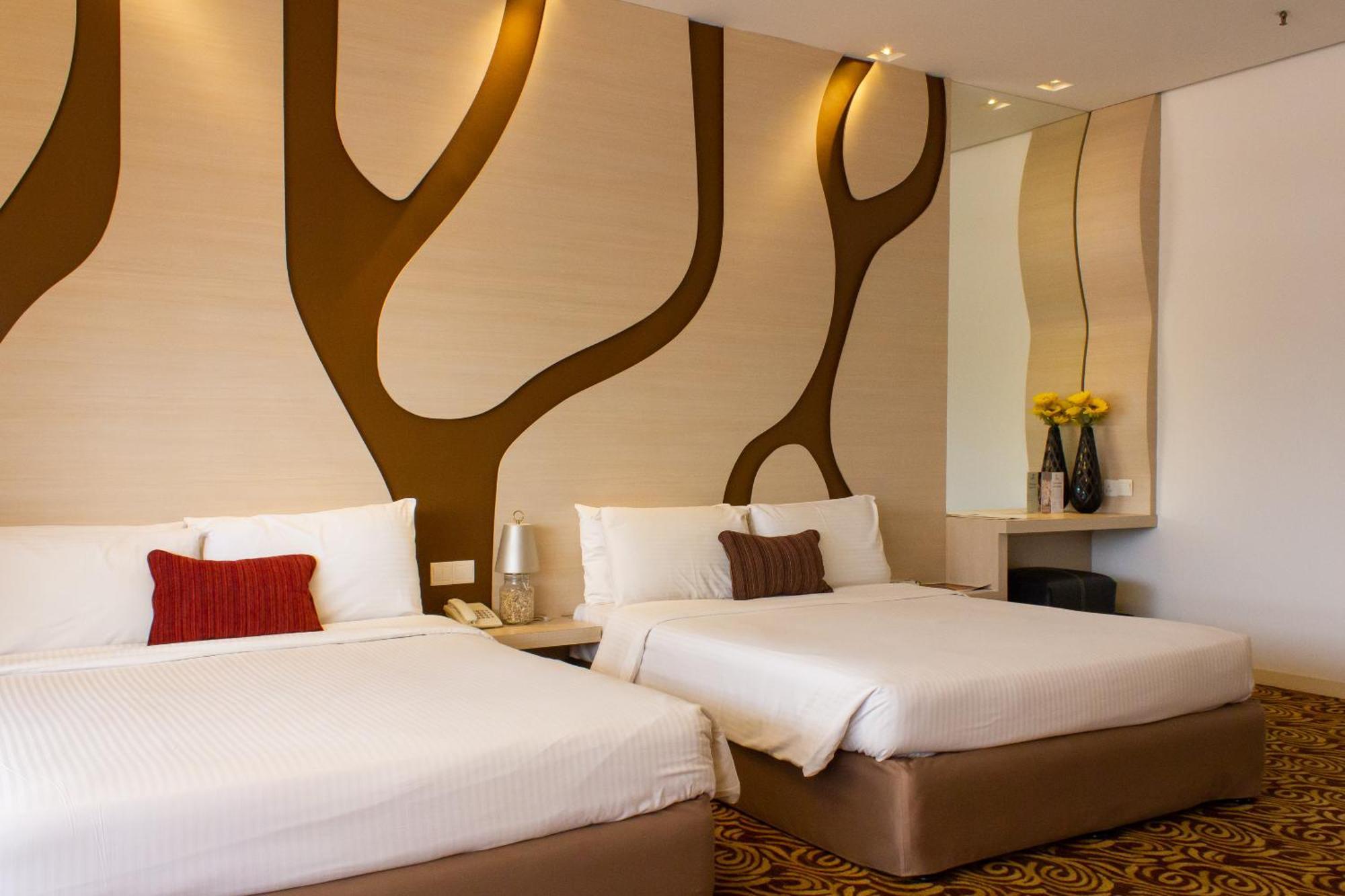 Deluxe Queen Suite