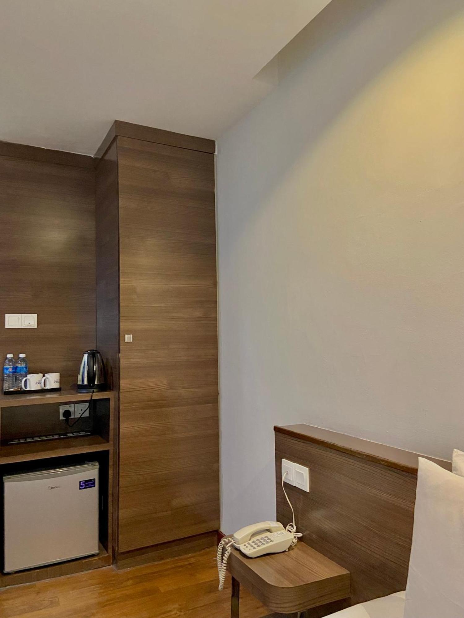 Deluxe Double Room Window No View
