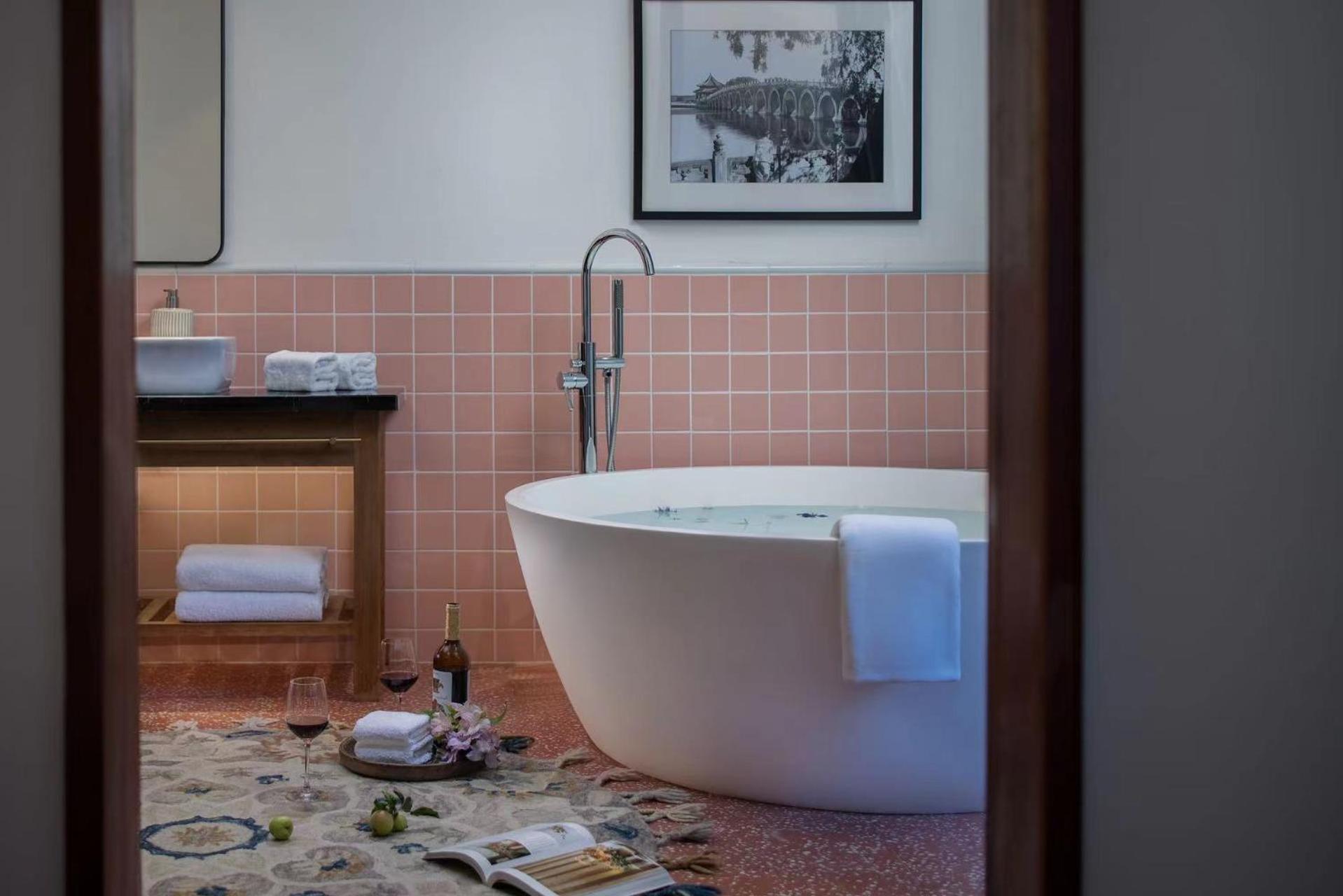 Deluxe Double Room Bath