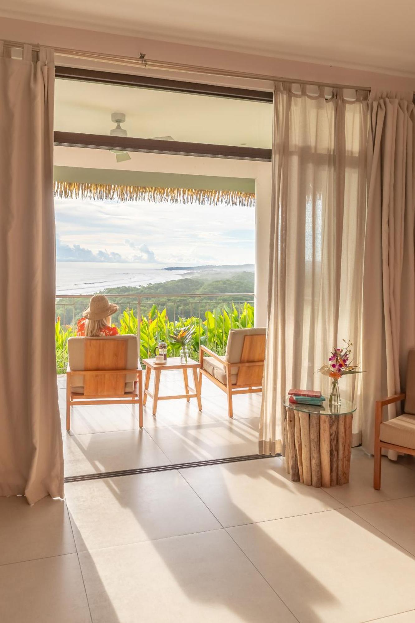 Flor Blanca Suite One King Bed