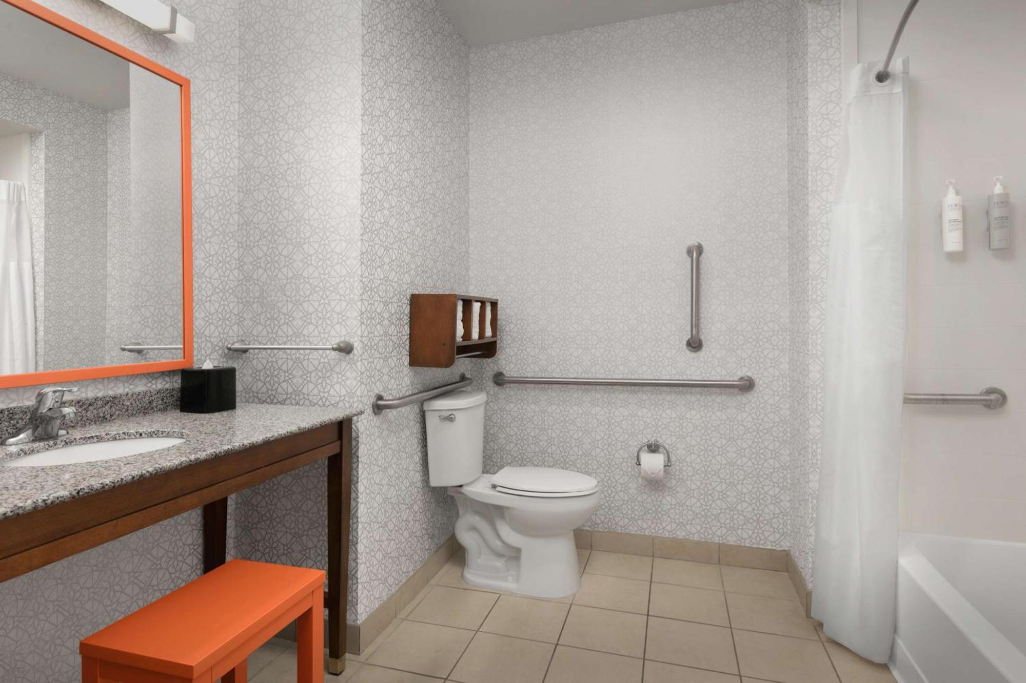 King Room with Bath Tub - Disability/Hearing Access