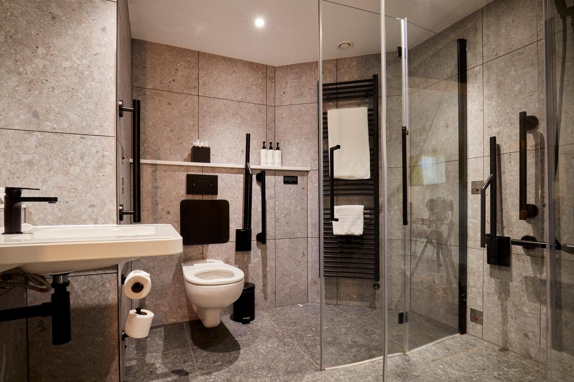 Standard Queen Room Accessible