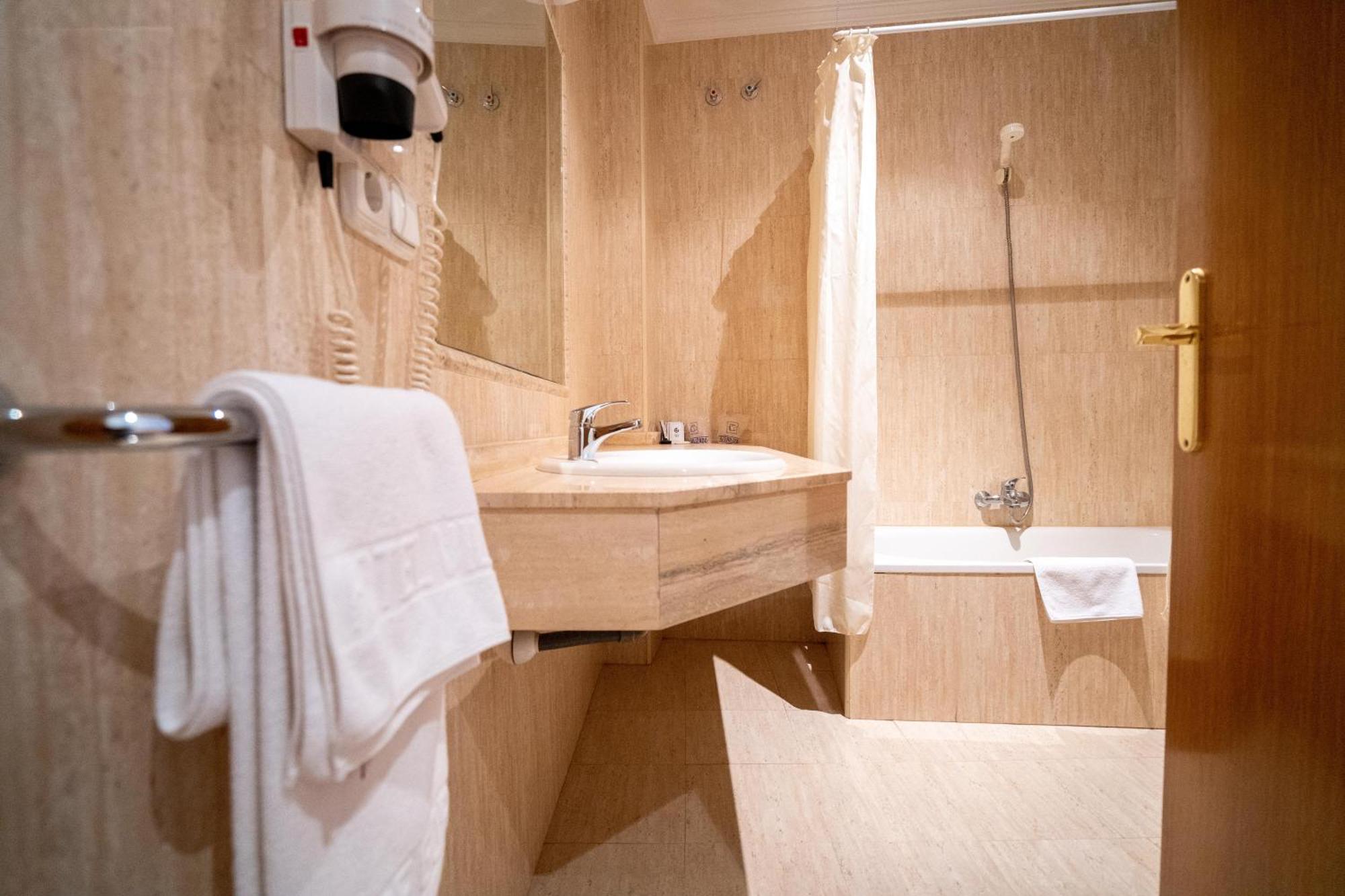 Single Room Private Bathroom