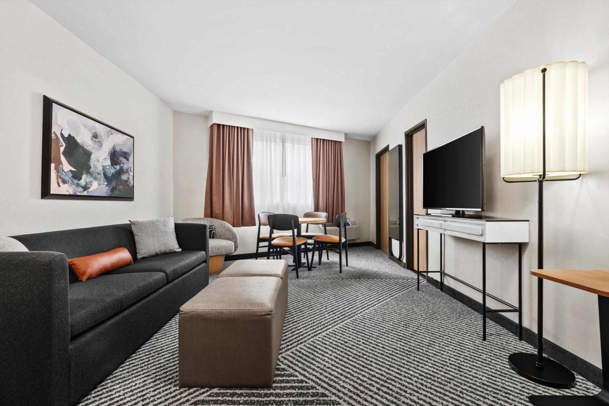 One-Bedroom Suite,1617842730:JPEG