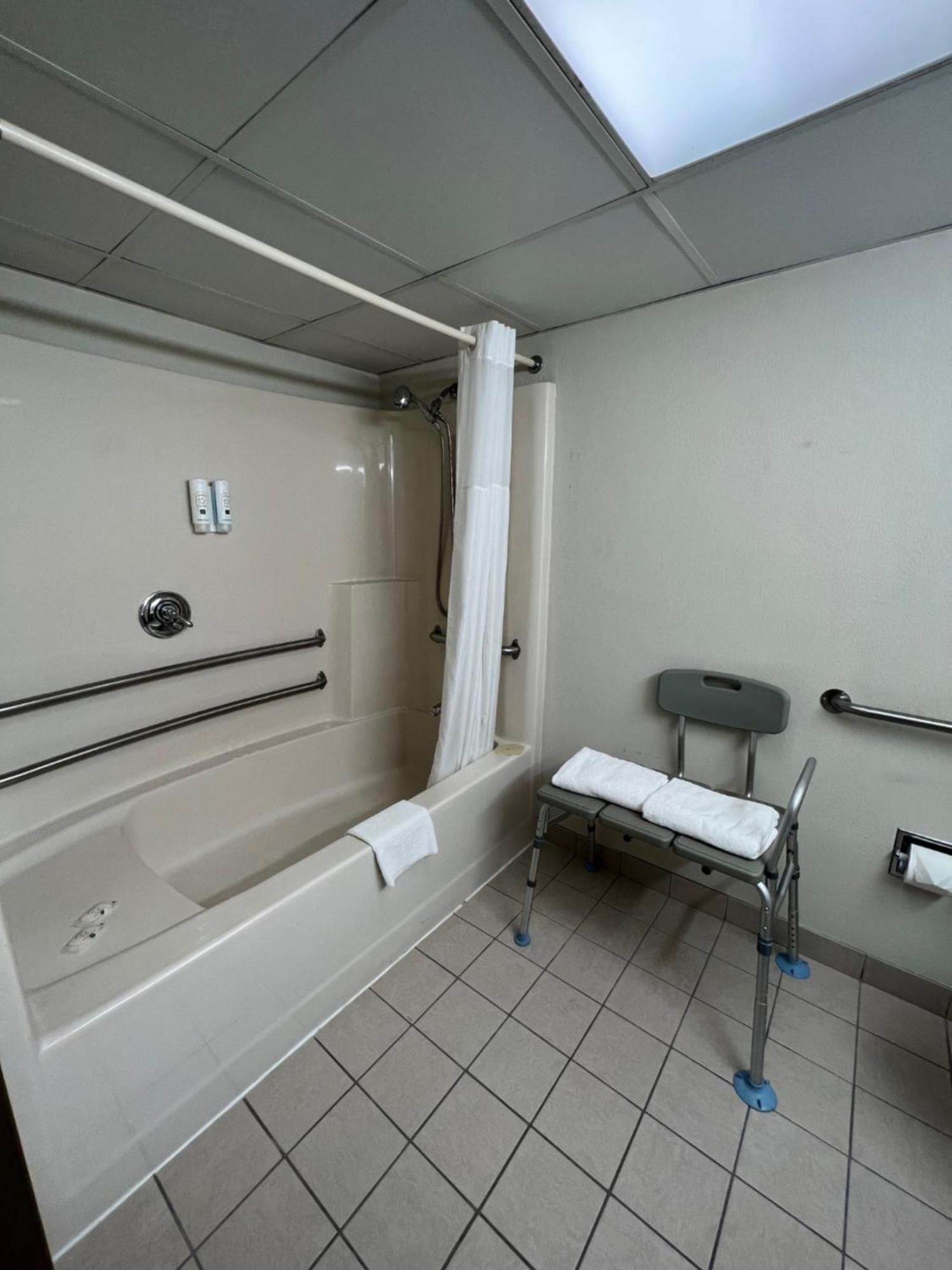 Queen Room Accessible or Nonsmoking